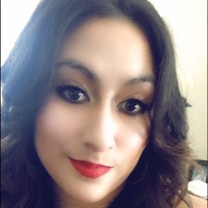 Meet your Posher, Denise